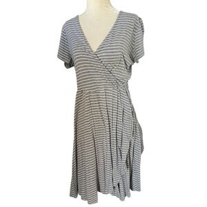 3/$25 🤗 Lollipop Star crossover dress. No tags Sz L-XL. V neck w waist tie